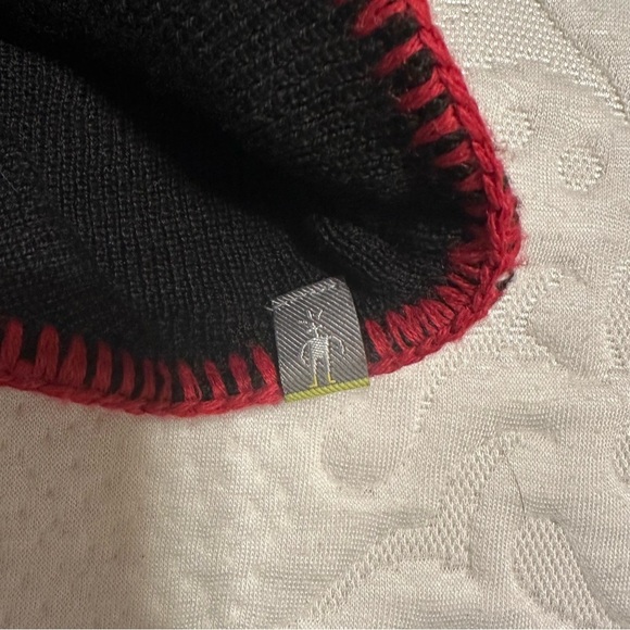 Smartwool Beanie Red & Black Pom Pom Embroidery Floral Merino Wool Artsy OS - Picture 5 of 8